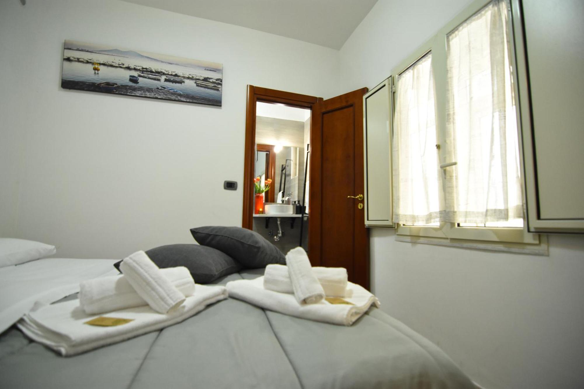 La Casa Di Apollo Apartment Наполи Екстериор снимка